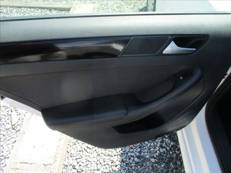 Volkswagen Jetta 1,6 TDI,klima,servis,1.maj,CZ, - fotka 10 z 32
