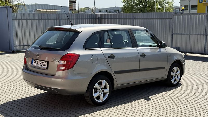 Škoda Fabia (2010) 1.4*16V*63kW*KLIMA*SERVIS* - fotka 4 z 16