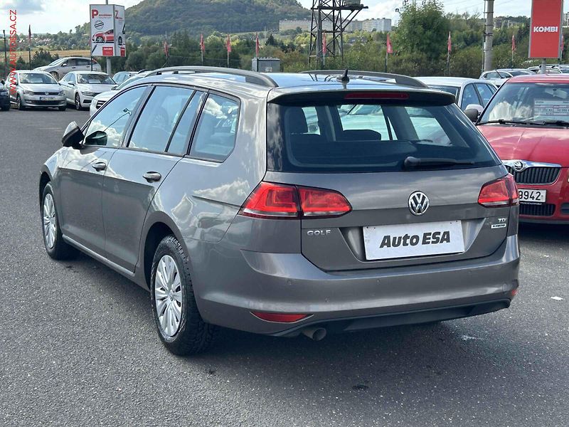 Volkswagen Golf (2015) 1.6TDi, 1.maj, DSG, STK7/28 - fotka 6 z 17