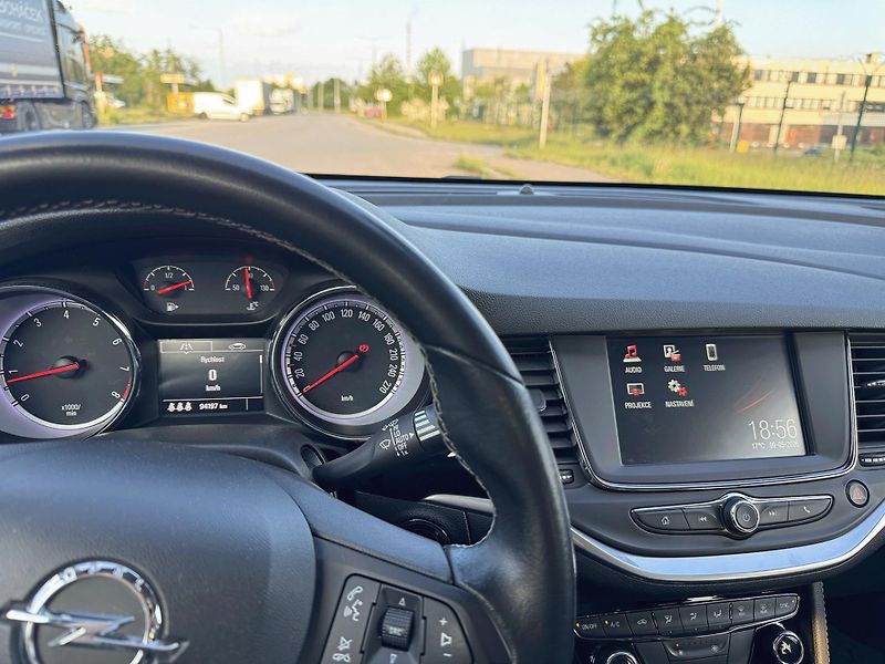 Opel Astra (2016) Sports Tourer 1.4 Turbo, 110kW - fotka 12 z 23