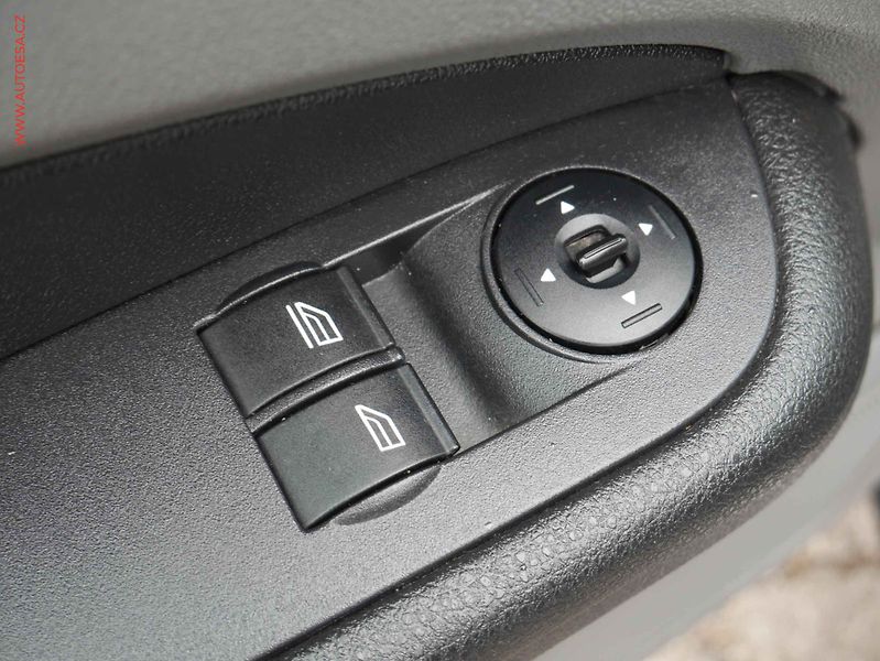 Ford Focus (2009) 1.6i, AC - fotka 15 z 17
