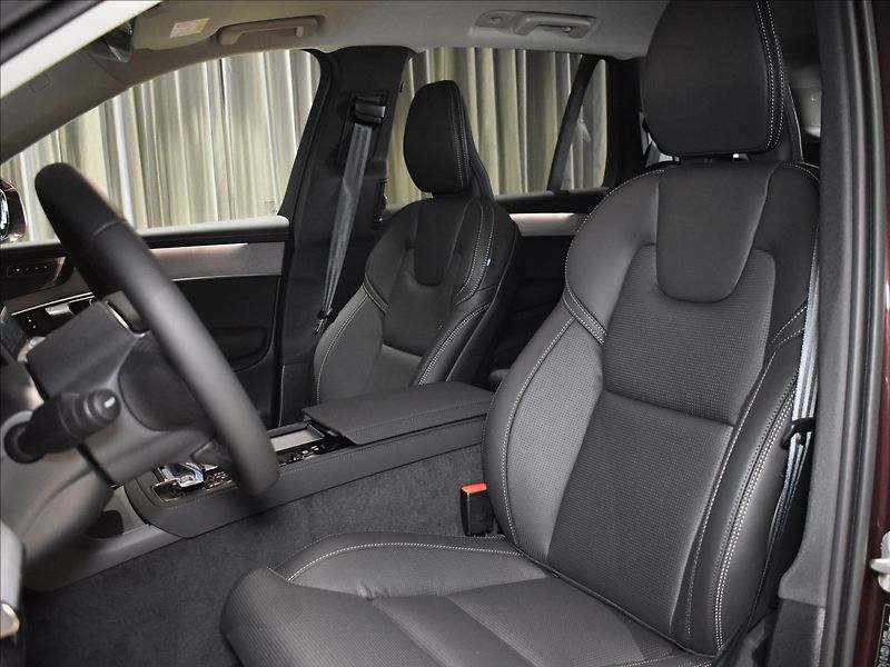 Volvo XC90 (2026) 2,0 B5  Plus Bright - fotka 14 z 38