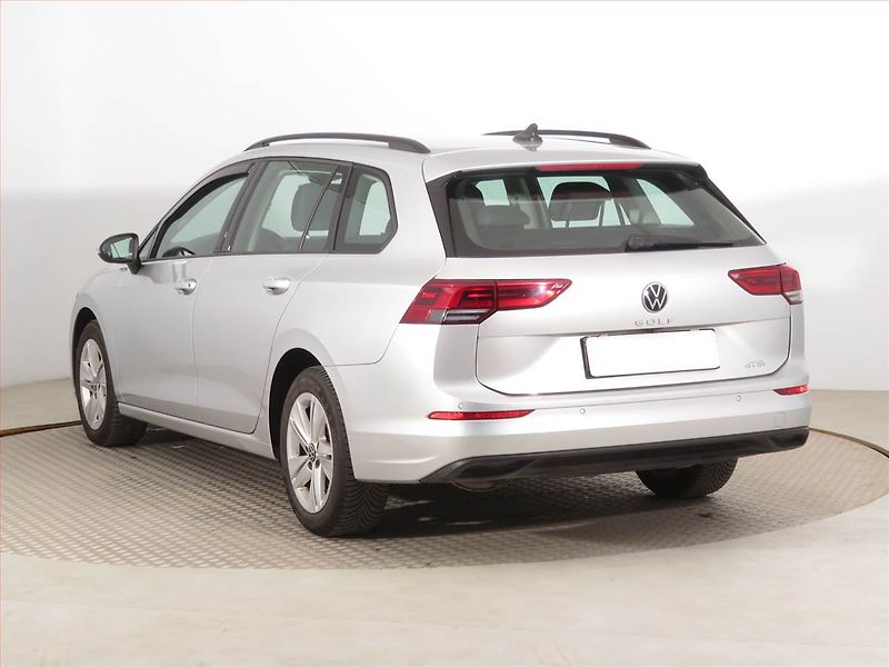 Volkswagen Golf (2021) Life 1.5 eTSI - fotka 4 z 17