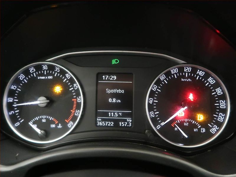 Škoda Octavia (2011) 1.6 TDI, nová STK, Tažné - fotka 11 z 12