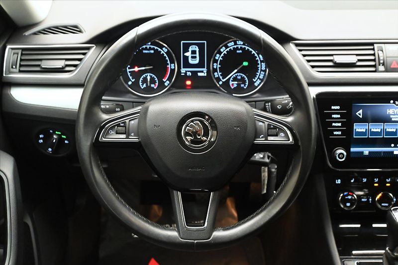 Škoda Superb 2,0 TDI 110 kW DSG Ambition Zá - fotka 18 z 29