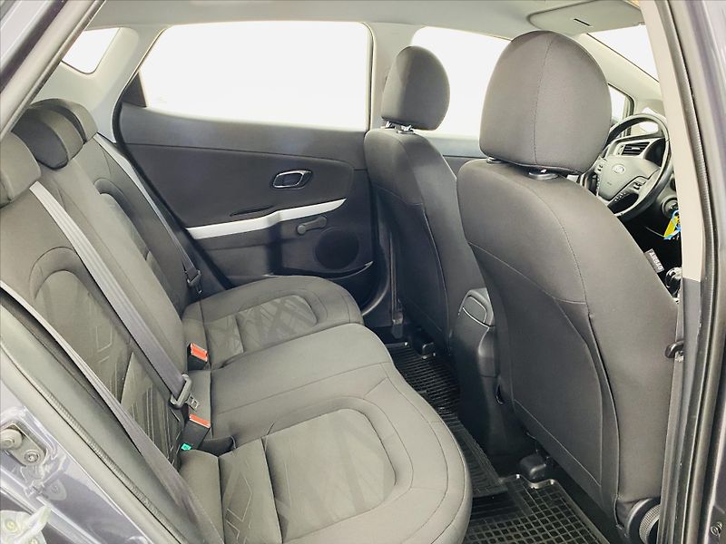 Kia Ceed 1,4 CVVT 73 kW Klima 1. maj.ČR - fotka 7 z 24