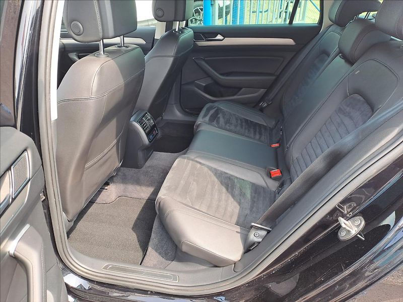 Volkswagen Passat 2,0 TDI DSG 4Motion - fotka 6 z 18