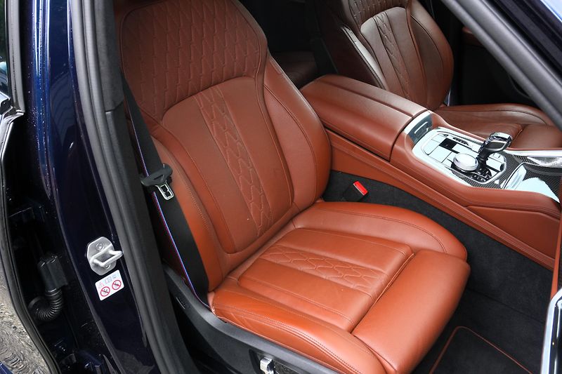 BMW X6 40i xDrive, ČR, Masáž, Webasto - fotka 43 z 44