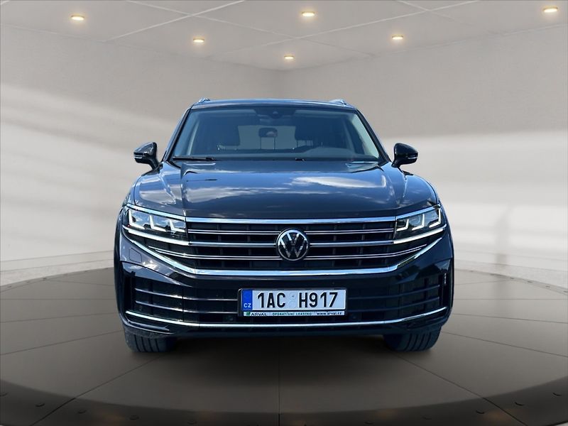 Volkswagen Touareg 3,0 TDI Exclusive 4M DSG - fotka 2 z 11