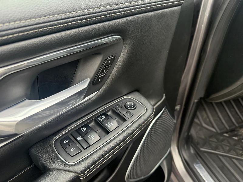 Dodge RAM (2019) +HEMI+PRO COMP LIFT+LARAMIE+ - fotka 20 z 23