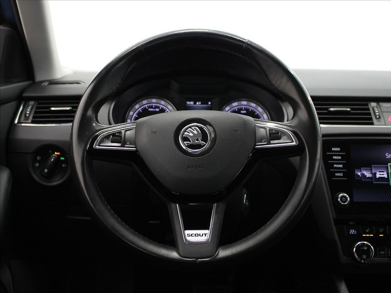 Škoda Octavia 2,0 TDi 135kW 4x4 DSG Scout - fotka 9 z 33