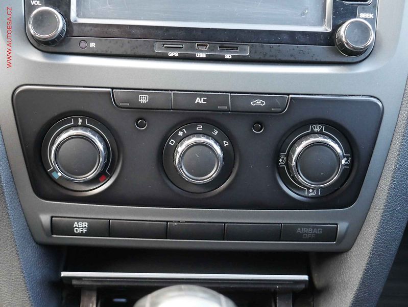 Škoda Octavia (2011) 1.2 TSI, ČR, AC - fotka 13 z 17