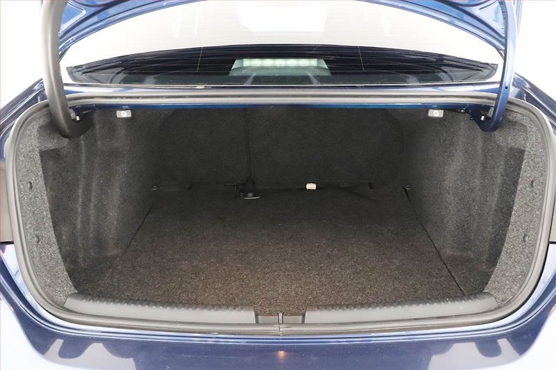 Volkswagen Jetta (2012) 1.2 TSI, Serv.kniha - fotka 12 z 13