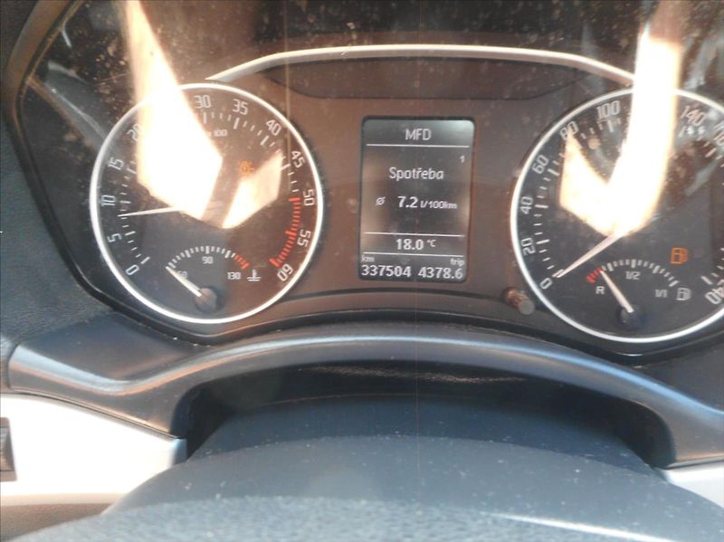 Škoda Octavia 1,6 TDi - fotka 12 z 32