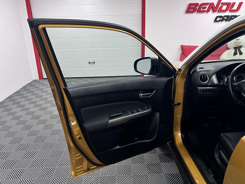 Suzuki Vitara 1.4i 103 kW, 2019 REZERVACE - fotka 10 z 29