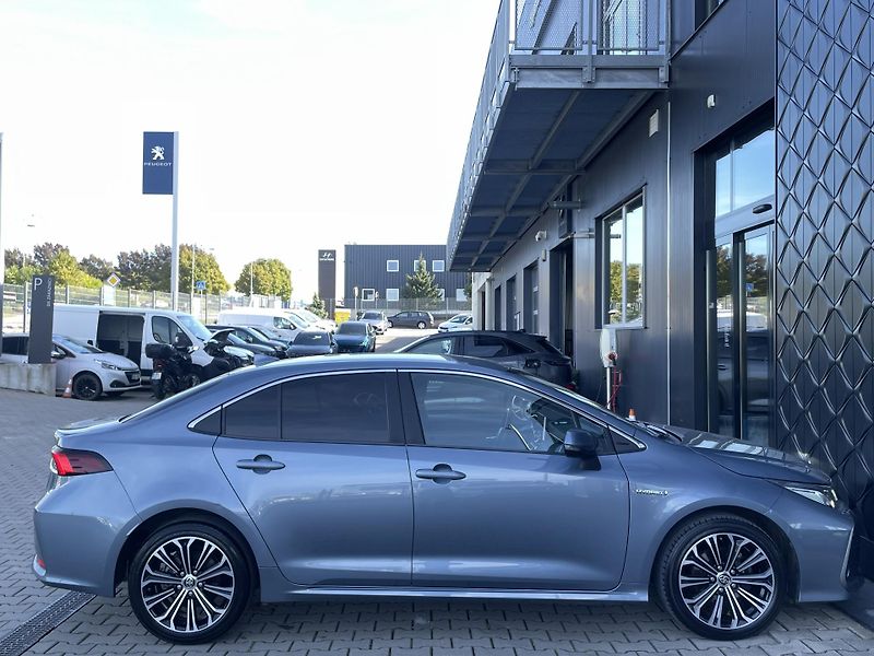 Toyota Corolla COM. STYLE TECH 1.8 Hyb. 90 kW - fotka 9 z 28
