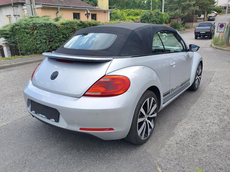 Volkswagen Beetle (2013) 1,2 TSI Cabrio Sport - fotka 6 z 35