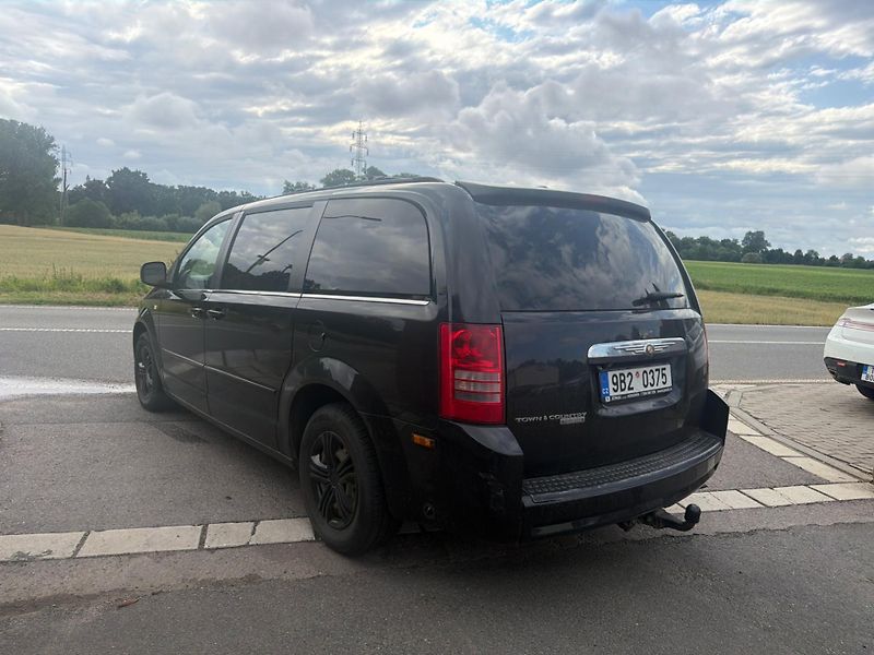 Chrysler Town & Country (2007) 3,8V6 SwivelGo Limit 2007 - fotka 3 z 20
