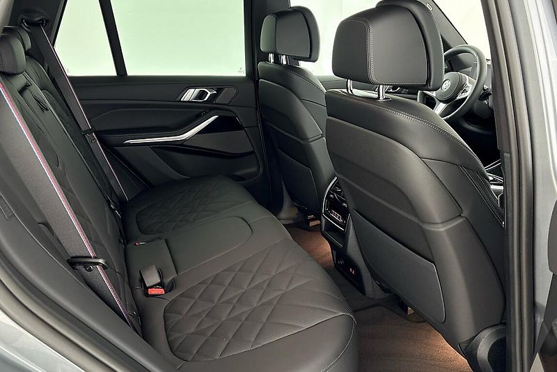 BMW X5 xDrive40i - fotka 14 z 28