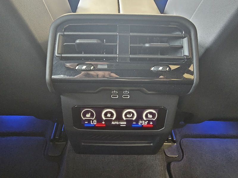 BMW Řada 5 540d xDrive Touring - fotka 20 z 39
