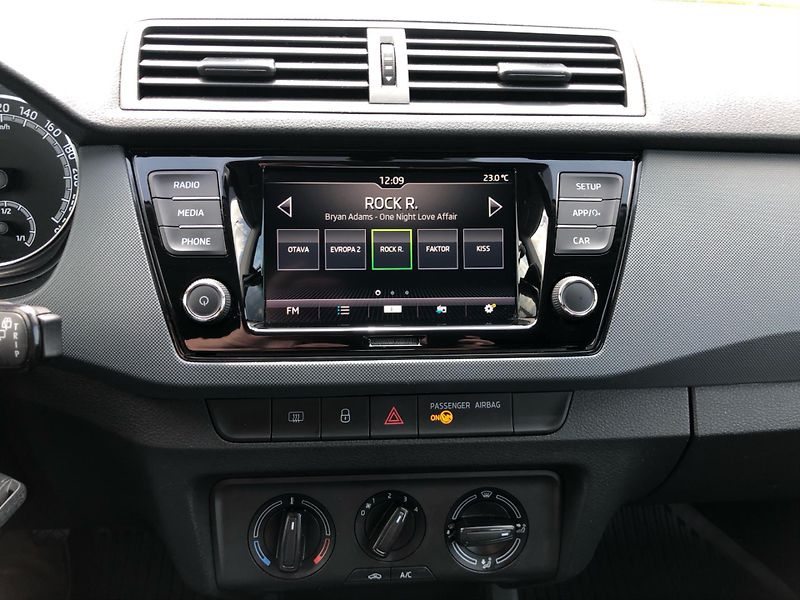 Škoda Fabia COMBI 1.0 TSi ACTIVE - fotka 19 z 27
