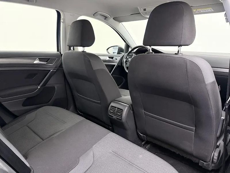 Volkswagen e-Golf 100kW Edition ACC 1.Maj DPH - fotka 10 z 12