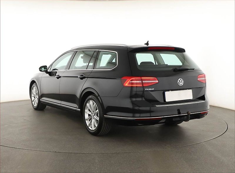 Volkswagen Passat (2019) 1.5 TSI, Automat, Kůže, Navi - fotka 4 z 19