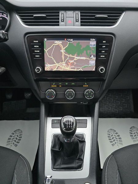 Škoda Octavia 110kW 1.Maj. ČR -DPH - fotka 11 z 36