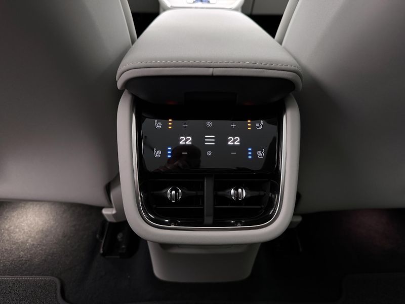Volvo ES90 (2026) PURE ELECTRIC ULTRA - fotka 19 z 23