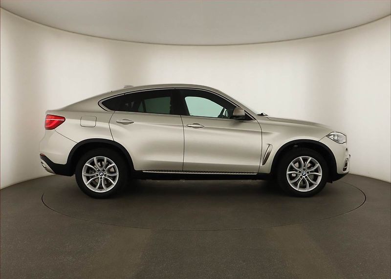 BMW X6 (2016) xDrive40d - fotka 6 z 20