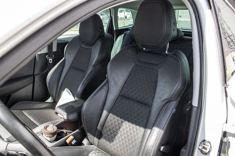 Škoda Karoq 2.0 TDi DSG 4x4 Style Plus Web - fotka 10 z 27