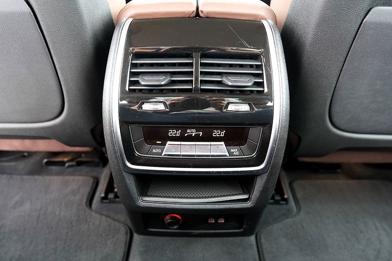 BMW X7 40i xDrive/panorama/7 míst - fotka 35 z 47