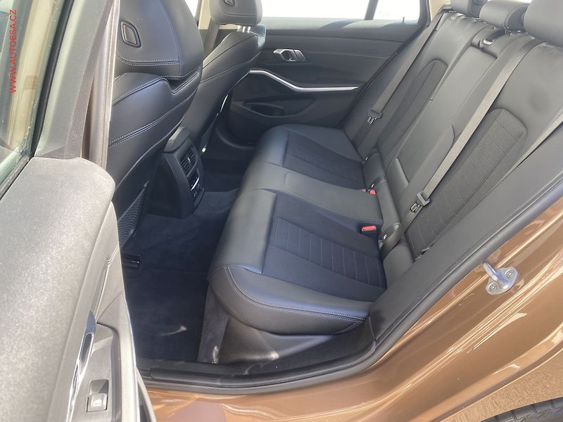 BMW Řada 3 (2019) 2.0 D 320d, Sport Line - fotka 10 z 19