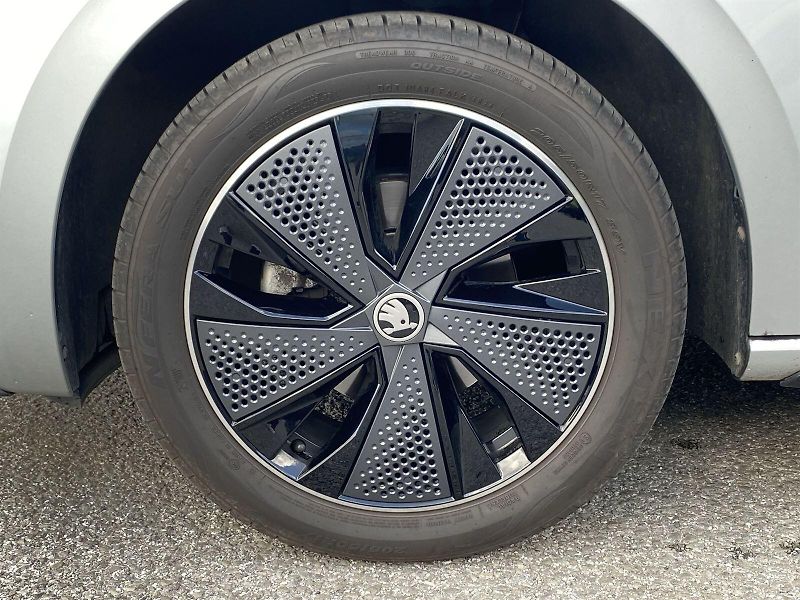 Škoda Scala (2025) 1.0 TSI DSG Monte Carlo - fotka 32 z 36