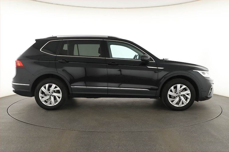Volkswagen Tiguan Allspace (2023) Elegance 1.5 TSI - fotka 6 z 19