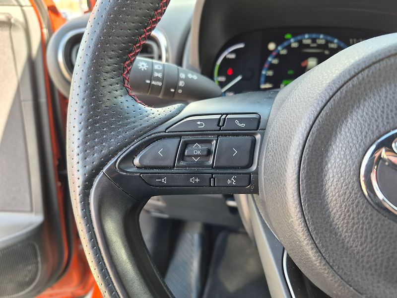 Toyota Yaris Cross GR SPORT 1,5 Hybrid 85KW - fotka 11 z 19