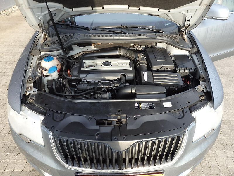 Škoda Superb 2.0 TSI 147 kW DIGI. KLIMA - fotka 16 z 28