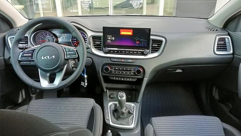 Kia Ceed SW (2024) 1.5 T-GDi GPF TOP - fotka 6 z 7