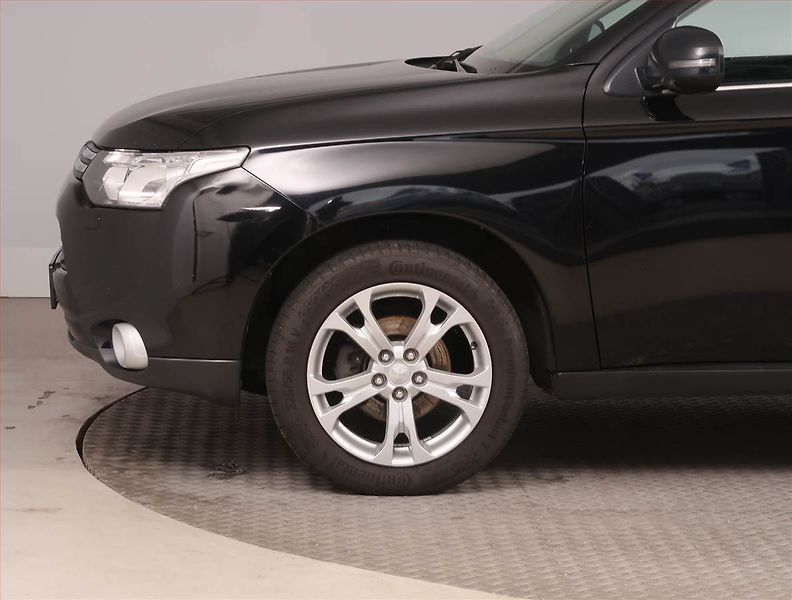 Mitsubishi Outlander (2013) 2.2 DI-D, 4X4, 7 míst, ČR - fotka 14 z 18