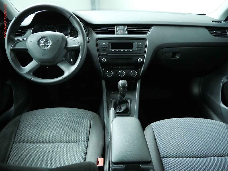 Škoda Octavia (2014) 1.6 TDi, 2.maj,ČR, Active, AC - fotka 8 z 16
