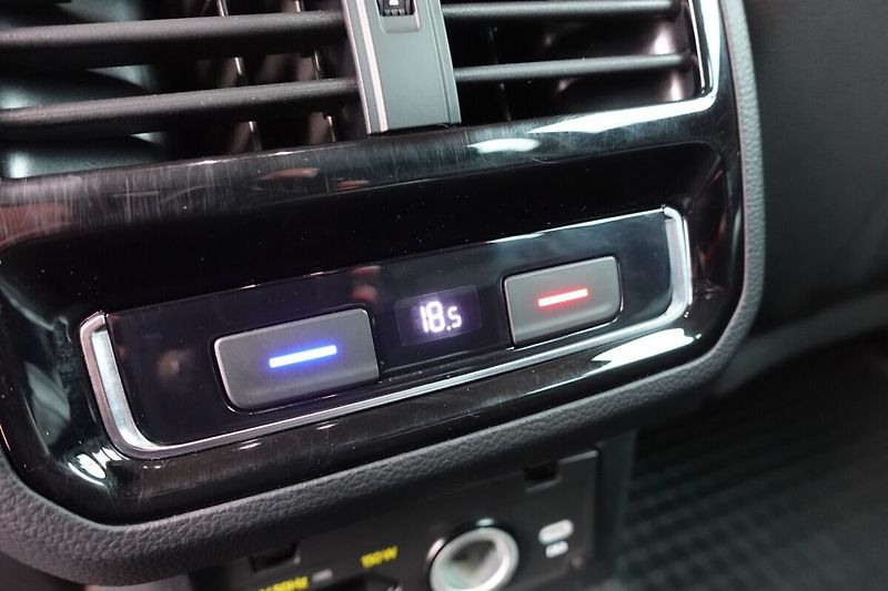 Volkswagen Passat ZLEVNĚNO 2,0TSi 206kW Alltrack - fotka 25 z 37