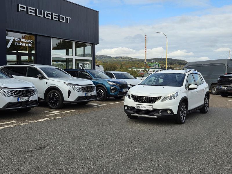 Peugeot 2008 (2017) 1.2 PT 110 ALLURE MAN5 - fotka 1 z 28
