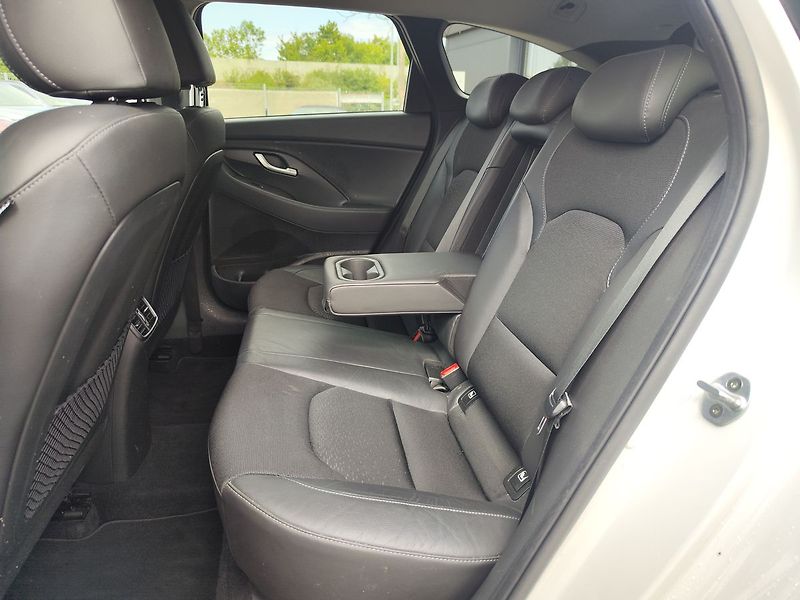 Hyundai i30 1.4 T-GDI/103kW Style Premium - fotka 12 z 38