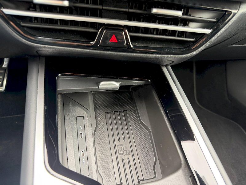 Volkswagen Passat (2024) 2.0 TDI 110 kW R-LINE - fotka 28 z 35