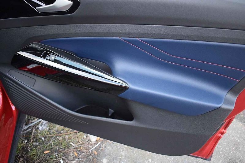 Volkswagen ID.4 GTX umí dobře manévrovat i v těsnějších prostorách