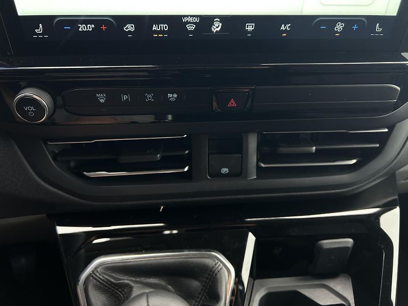 Ford Tourneo Custom Titanium L2 2.0 EcoBlue 110 kW - fotka 29 z 31