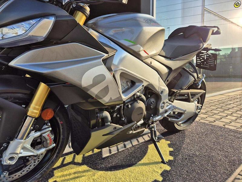 Aprilia Tuono V4 1100 RR (2024) E5 - AKČNÍ CENA - fotka 30 z 38