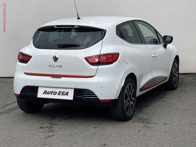 Renault Clio (2013) 1.2 i, ČR, AC, výhřev sed - fotka 4 z 17