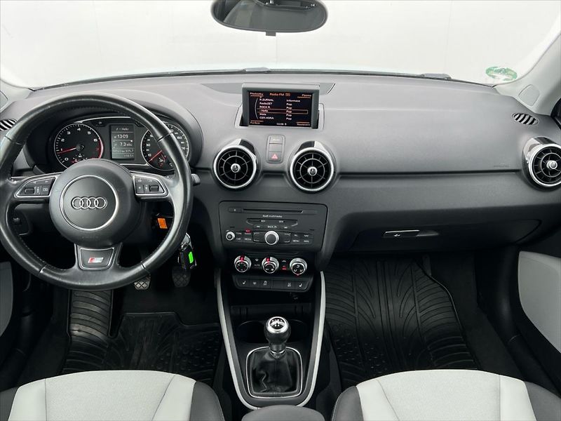 Audi A1 1,2 TFSi 63 kW S-LINE - fotka 5 z 23