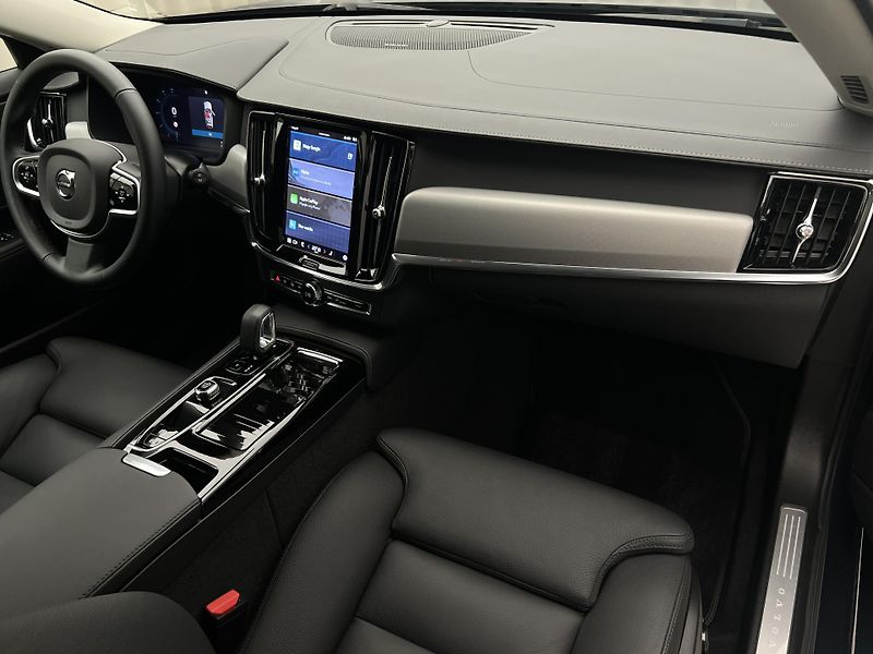 Volvo V90 T6 AWD DARK PLUS - fotka 21 z 45